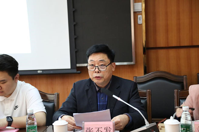 龙华区爱义学校校长张丕发作学期总结发言